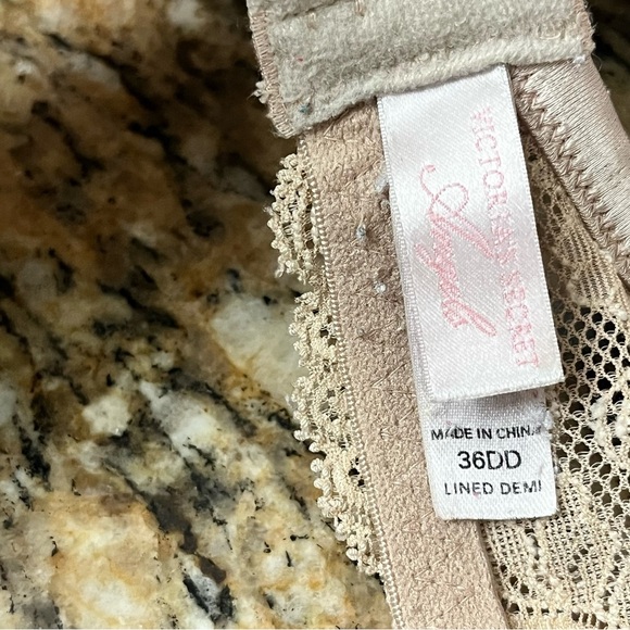 Victoria Secret Romantic Lace Underwire Bra Beige Nude Padded Adjustable 36DD - Picture 7 of 8